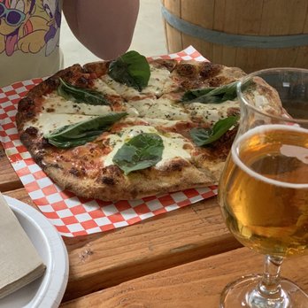 Bravery Brewing - Margherita pizza - looks fancy, tastes delicious - Breweries Near Me - Lancaster, California