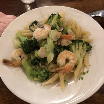 Pleasant Ridge Pizzeria - Penne with grilled shrimps, broccoli, oil and garlic - Italian Near Me - Poughquag, New York Pleasant Ridge Pizzeria - Penne with grilled shrimps, broccoli, oil and garlic - Italian Near Me - Poughquag, New York