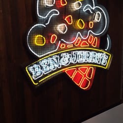 Love the Neon light.