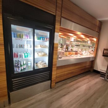 Swissport Lounge - Self-service drinks and food - Airport Lounges Near Me - Chicago, Illinois
