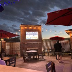 Louies Lounge & Laundromat - Beautiful Evening!