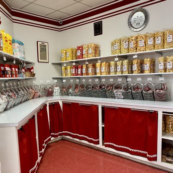Buffett's Candies - Look at the popcorn. - Candy Stores Near Me - Albuquerque, New Mexico