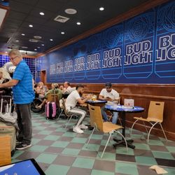 Budlight Lounge - Dining area
