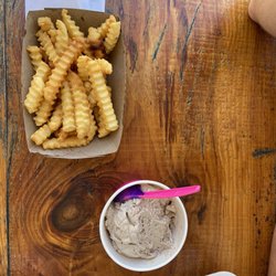 Dairy Castle - Ice cream and fries