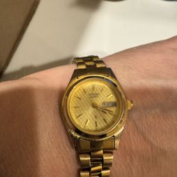 30 year old Citizen watch that hasn't worked for years; Mr. Jun replaced the battery & got it working again 30 year old Citizen watch that hasn't worked for years; Mr. Jun replaced the battery & got it working again