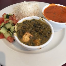 Palak paneer (center), butter chicken (right) combo meal Palak paneer (center), butter chicken (right) combo meal