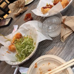 The food is so amazing. I got garlic onion and Korean spicy and they were both really good. The garlic one had a yuzu taste to it.