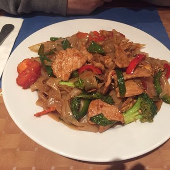 Thai Kitchen - Drunken Noodles. SO GOOD - Thai Near Me - Bethlehem, Pennsylvania