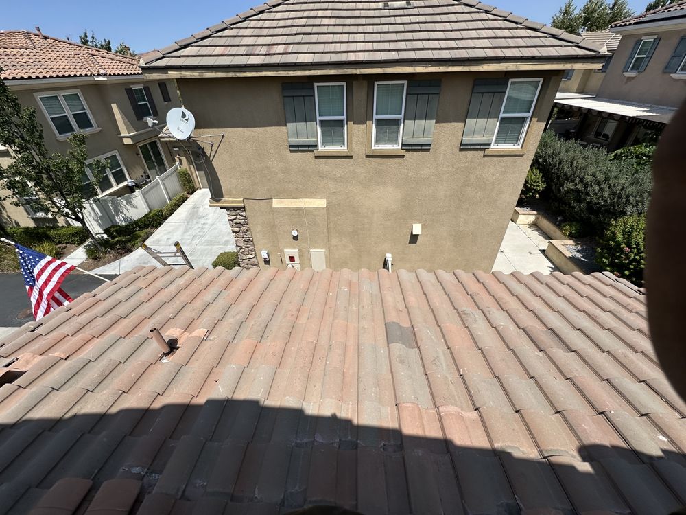 Slide of Del Toro Roofing