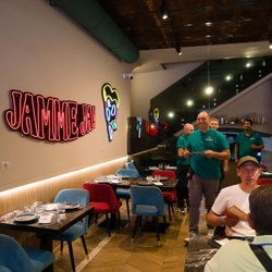 Pizzeria Vincenzo Capuano - Dining area