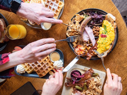 Caribou Gourmand - Restaurant de Terroir Québécois - Souper et Brunch et grande terrasse by null