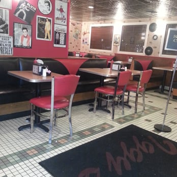 Iggy's Diner - Diner decor. - Diners Near Me - Carthage, Missouri
