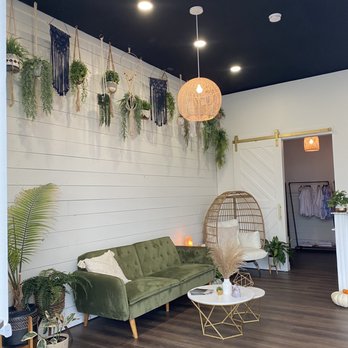 Beauty Pro Rachel - The waiting room at The Glam Chair - Eyelash Service Near Me - Buffalo, New York Beauty Pro Rachel - The waiting room at The Glam Chair - Eyelash Service Near Me - Buffalo, New York
