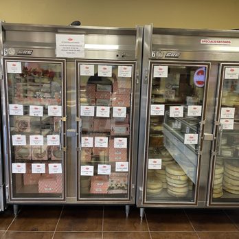 Junior's Cheesecakes - Refrigerator options - Cupcakes Near Me - Burlington, New Jersey