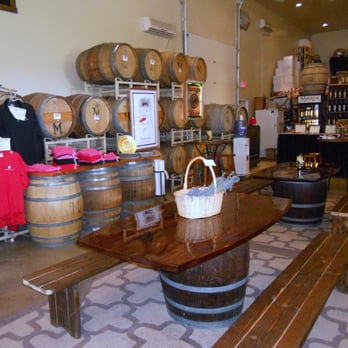 Maragas Winery - Tasting room has indoor seating too - Wineries Near Me - Culver, Oregon