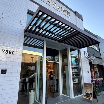 Bacio di Latte - Store Front - Ice Cream & Frozen Yogurt Near Me - Etiwanda, California