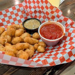 Harp And Hound - Fried cheese curds