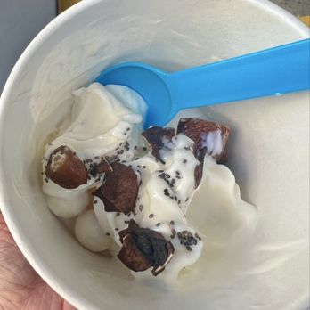 Go Greek Yogurt - They have the best tart - Ice Cream & Frozen Yogurt Near Me - Beverly Hills, California