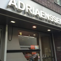 Meester Fijnkostslager Adriaenssens - Je zou er zo voorbijlopen maar dat gebeurd niet daar iedereen weet dat je hier het beste vlees, de beste charcuterie  etc hebt
