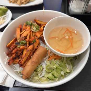 Pho Saigon Bay - #54 vermicelli salad (chicken) - Vietnamese Near Me - Stockton, California Pho Saigon Bay - #54 vermicelli salad (chicken) - Vietnamese Near Me - Stockton, California
