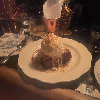 Armitage Alehouse - Sticky Date Cake - Pubs Near Me - Chicago, Illinois