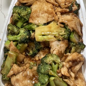 Golden Dynasty Restaurant - Chicken w/ broccoli (large) - Chinese Near Me - Brooklyn, New York