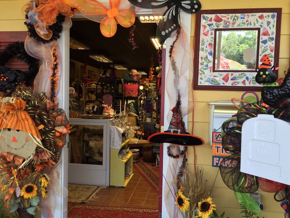 SOUTHERN TREASURES Updated October 2024 2124 Vivian Dr, Mobile