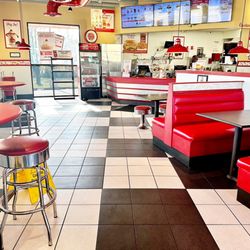 Freddy's Frozen Custard & Steakburgers - Inside
