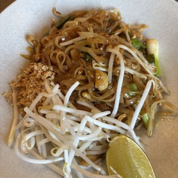 Yin Dee Thai Cuisine - Lunch Special: Chicken Pad Thai - Thai Near Me - Portland, Oregon Yin Dee Thai Cuisine - Lunch Special: Chicken Pad Thai - Thai Near Me - Portland, Oregon