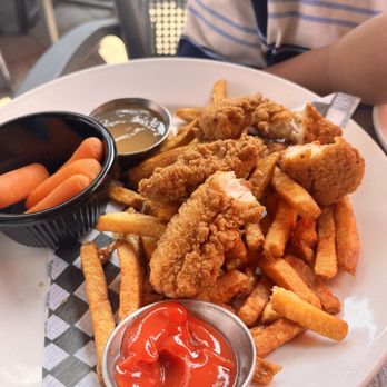 Bowen Island Pub - Pubs Near Me - Bowen Island, British Columbia