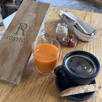 Rústica - Zanahoria naranjas y café - Mexican Near Me - San Miguel de Allende, GUA Rústica - Zanahoria naranjas y café - Mexican Near Me - San Miguel de Allende, GUA
