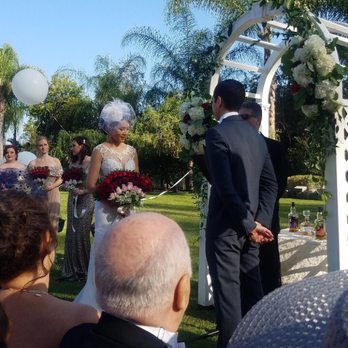 Allium Rose Florals - Zoom in on those gorgeous bridesmaids bouquets! Mini versions of mine. - Florists Near Me Allium Rose Florals - Zoom in on those gorgeous bridesmaids bouquets! Mini versions of mine. - Florists Near Me
