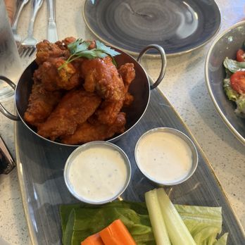 Wence's - Crispy Hot Buffalo Wings - New American Near Me - Pleasant Hill, California