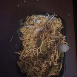 Great Wall - 1/3 lo mein and the rest rice. When you ask for lo mein, then get screamed at for asking about it.
