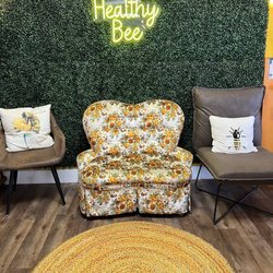 The Healthy Bee - Sitting area