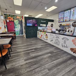 La Papaya Deli - Inside