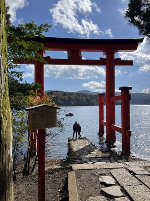 Hakone Shrine by null