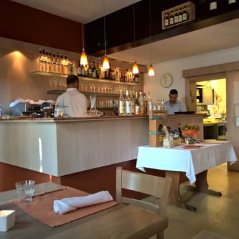 Trattodino - Theke mit kleinem Einblick in den Küchenbereich. - Italian Near Me - Offenbach, HE Trattodino - Theke mit kleinem Einblick in den Küchenbereich. - Italian Near Me - Offenbach, HE