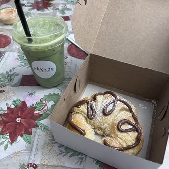 Bak & Jo Bakery and Coffee - Matcha latte and Nutella and cream croissant - Bakeries Near Me - Mesa, Arizona