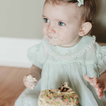 Sarah Cleveringa Photography - You only turn one once. Make it ONE-derful with a cake smash session. - Session Photography Near Me Sarah Cleveringa Photography - You only turn one once. Make it ONE-derful with a cake smash session. - Session Photography Near Me