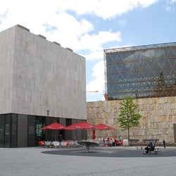 Jüdisches Museum - Jüdisches Musem von Hinten (mit Cafe und Spielplatz)