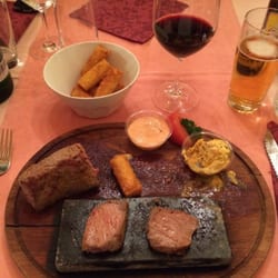 Restaurant Allmendhuisli - Fleisch auf dem heissen Stein.