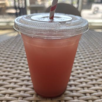 Poppy's Bagel and Bakery - Very berry green tea lemonade - Bagels Near Me - Waterloo, Ontario