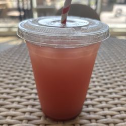 Poppy's Bagel and Bakery - Very berry green tea lemonade