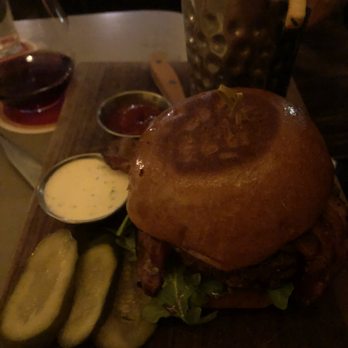 Lounge Here - Here Burger - Cocktail Bars Near Me - Dallas, Texas Lounge Here - Here Burger - Cocktail Bars Near Me - Dallas, Texas