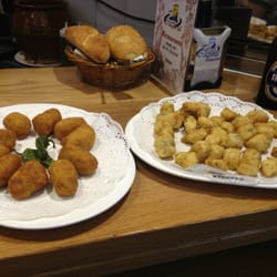 Cazorla - Croquetas y adobo