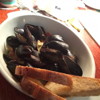 Red Lobster - Wine mussels appetizer. Great size for an entree. - Seafood Near Me - Valencia, California