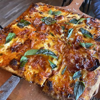 Lariele - Ala Vodka Pizza (Med) - Pizza Near Me - Media, Pennsylvania