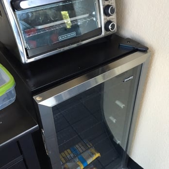 Grease Monkey - Cold fridge with complimentary water bottles. - Oil Change Stations Near Me - Phoenix, Arizona Grease Monkey - Cold fridge with complimentary water bottles. - Oil Change Stations Near Me - Phoenix, Arizona