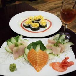 Amazing sashimi and who dat roll!!!